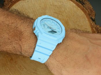 Kup G-SHOCK GA-2100-2A2ER Turquoise Blue – stylowy i odporny zegarek z mechanizmem kwarcowym, wodoszczelnością 200M, stoperem, alarmami i podświetleniem Dual Illuminator. Idealny dla aktywnych 3.jpg