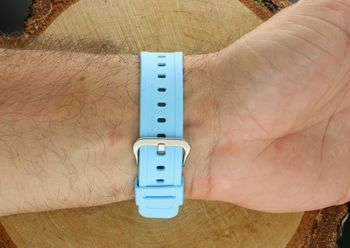 Kup G-SHOCK GA-2100-2A2ER Turquoise Blue – stylowy i odporny zegarek z mechanizmem kwarcowym, wodoszczelnością 200M, stoperem, alarmami i podświetleniem Dual Illuminator. Idealny dla aktywnych 4.jpg