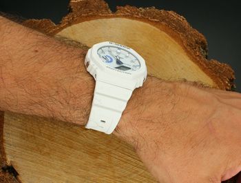 Stylowy i wstrząsoodporny zegarek męski G-SHOCK GA-2100HDS-7AER w białym kolorze z serii ONE ON TONE. Technologia Carbon Core Guard, stoper, timer, alarmy i wodoszczelność 200M. Idealny na co dzień i w ekstremalne warunki (1 (3).jpg