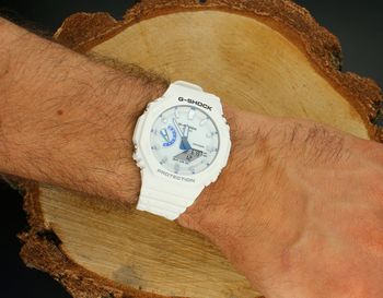 Stylowy i wstrząsoodporny zegarek męski G-SHOCK GA-2100HDS-7AER w białym kolorze z serii ONE ON TONE. Technologia Carbon Core Guard, stoper, timer, alarmy i wodoszczelność 200M. Idealny na co dzień i w ekstremalne warunki (1.jpg