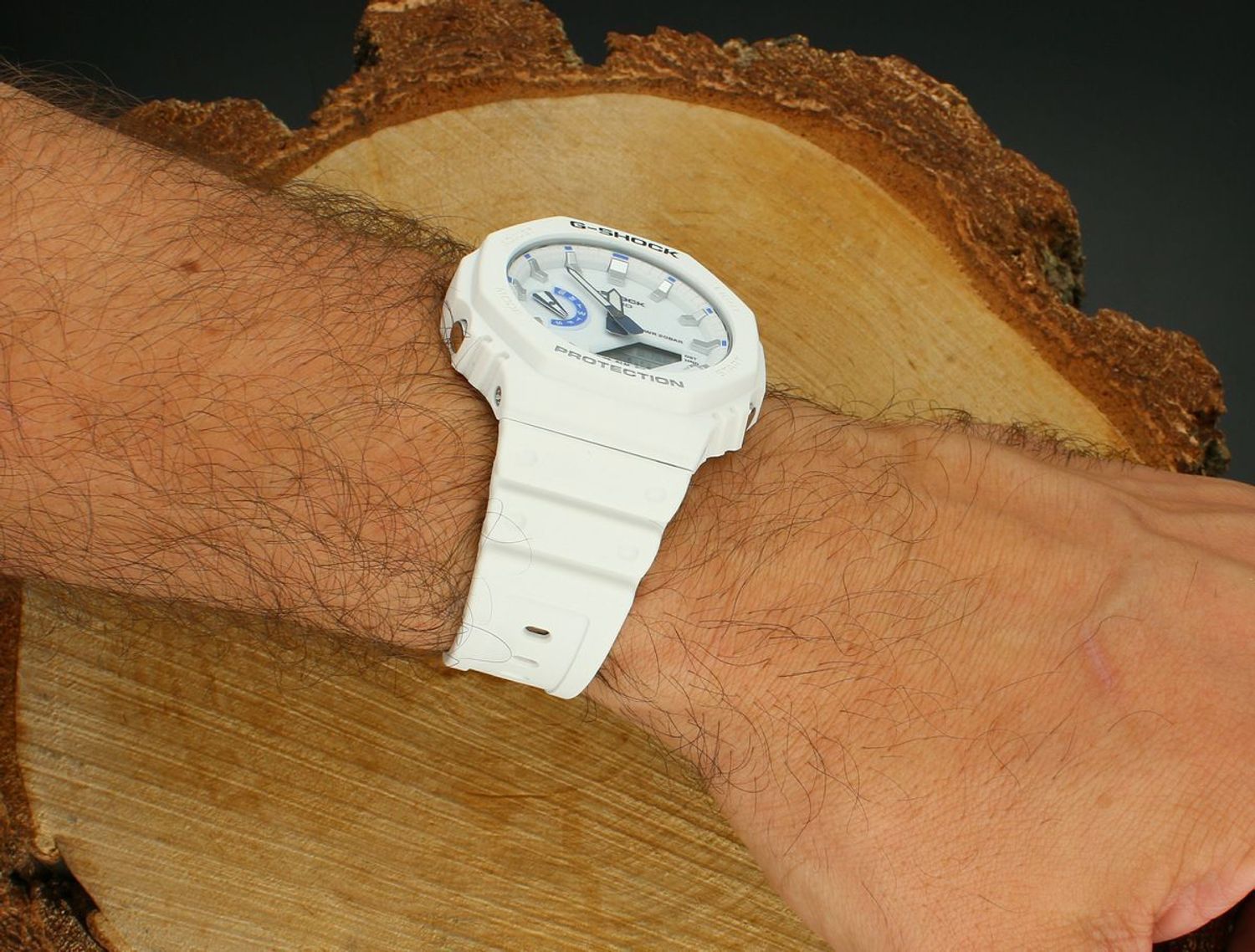 Zegarek G-Shock GA-2100HDS-7AER One On Tone Carbon Core Biały Zegarek męski.jpg