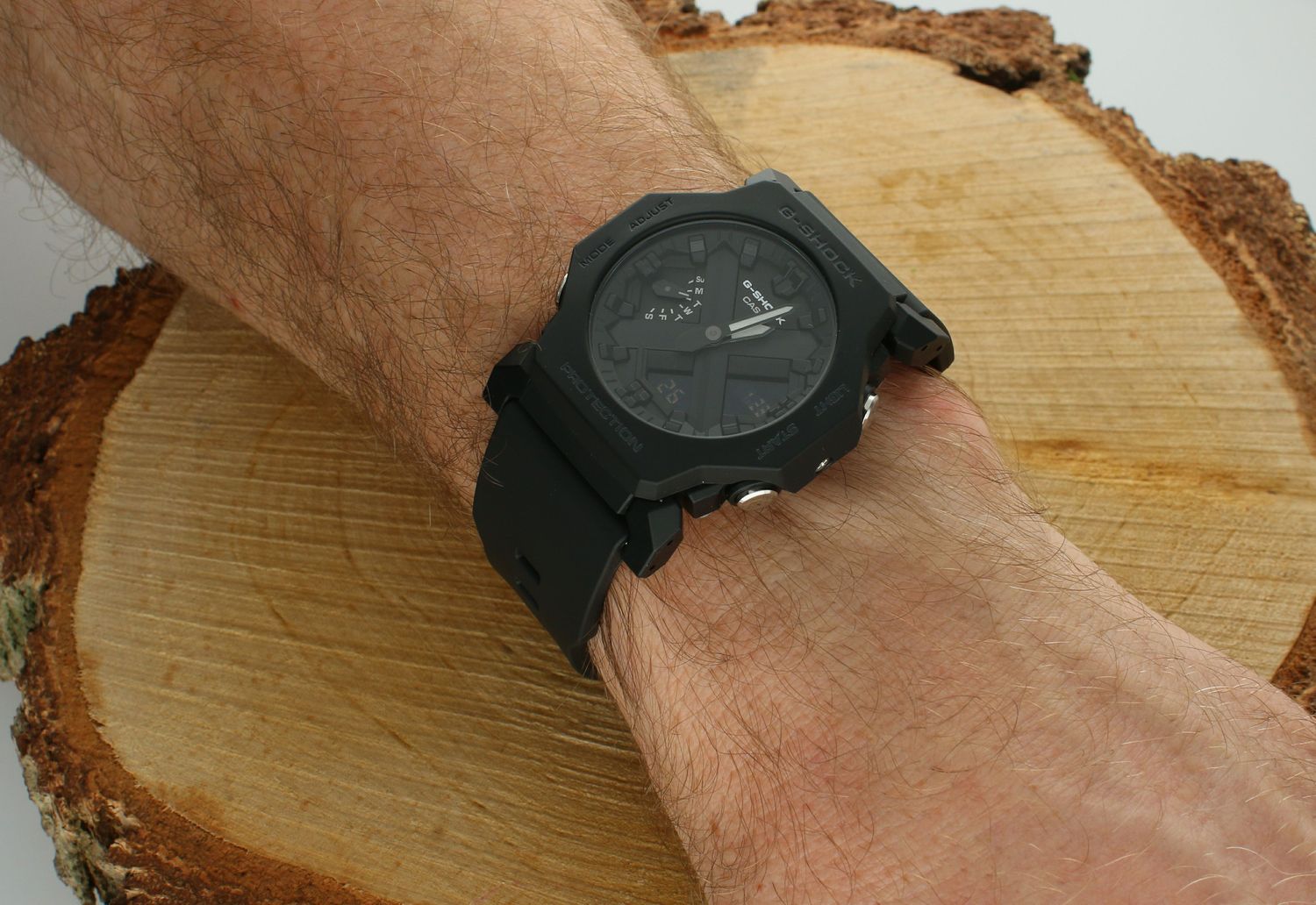 Zegarek Casio G-Shock GA-2300-1AER czarny. Mały zegarek męski sportowy. G-shock męski mały. Wytrzymały zegarek męski. Zegarek do nurkowania. Wstrząsoodporny zegarek..jpg