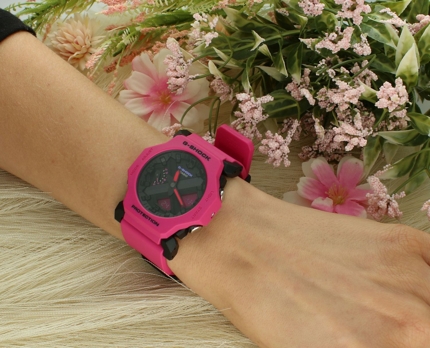 Zegarek Casio G-Shock GA-2300-4AER różowy. Zegarek sportowy dla kobiety. Wytrzymały zegarek damski.  G-shock dla kobiety. Zegarek na prezent dla kobiety. Różowy G-shock..jpg