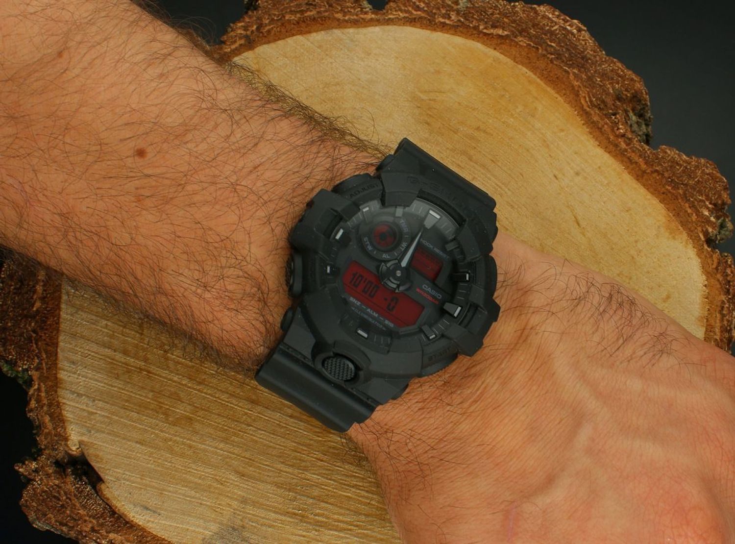 Zegarek Casio G-Shock GA-700BBR-1AER Męski Zegarek Sportowy, Wstrząsoodporny, Wodoszczelność 200M, LED.jpg
