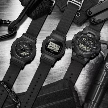 Zegarek męski G-SHOCK Casio UTILITY BLACK GA-700BCE-1AER. Męski zegarek sportowy. Zegarek męski wodoodporny G-shock. Zegarek wstrząsoodporny Casio G-shock. Sportowy zegarek męski do nurkowania. Męski zegarek Casio G-shock na prezent (1).jpg