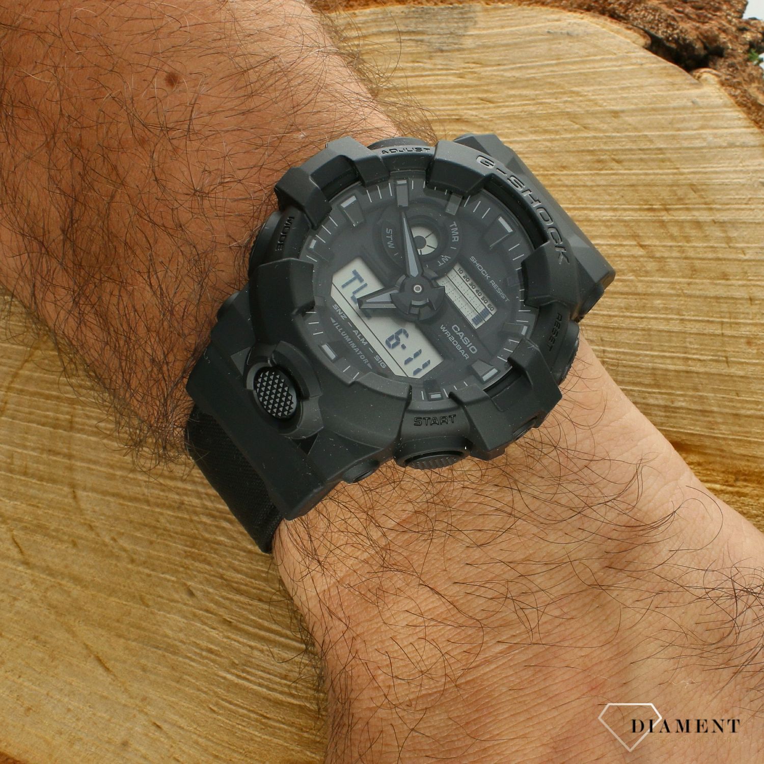 Zegarek męski G-SHOCK Casio UTILITY BLACK GA-700BCE-1AER. Męski zegarek sportowy. Zegarek męski wodoodporny G-shock. Zegarek wstrząsoodporny Casio G-shock. Sportowy zegarek męski do nurkowania. Męski zegarek Casio G-shock na prezent (2).jpg