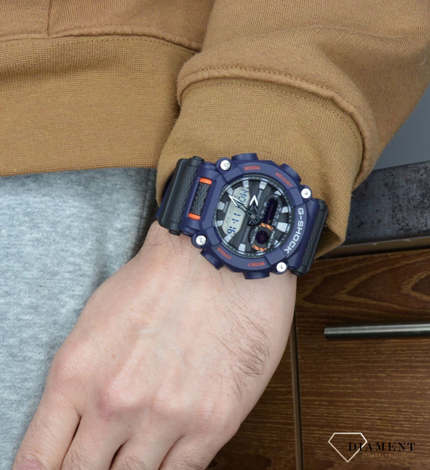 Zegarek męski Casio G-shock GA-900-2AER.jpg