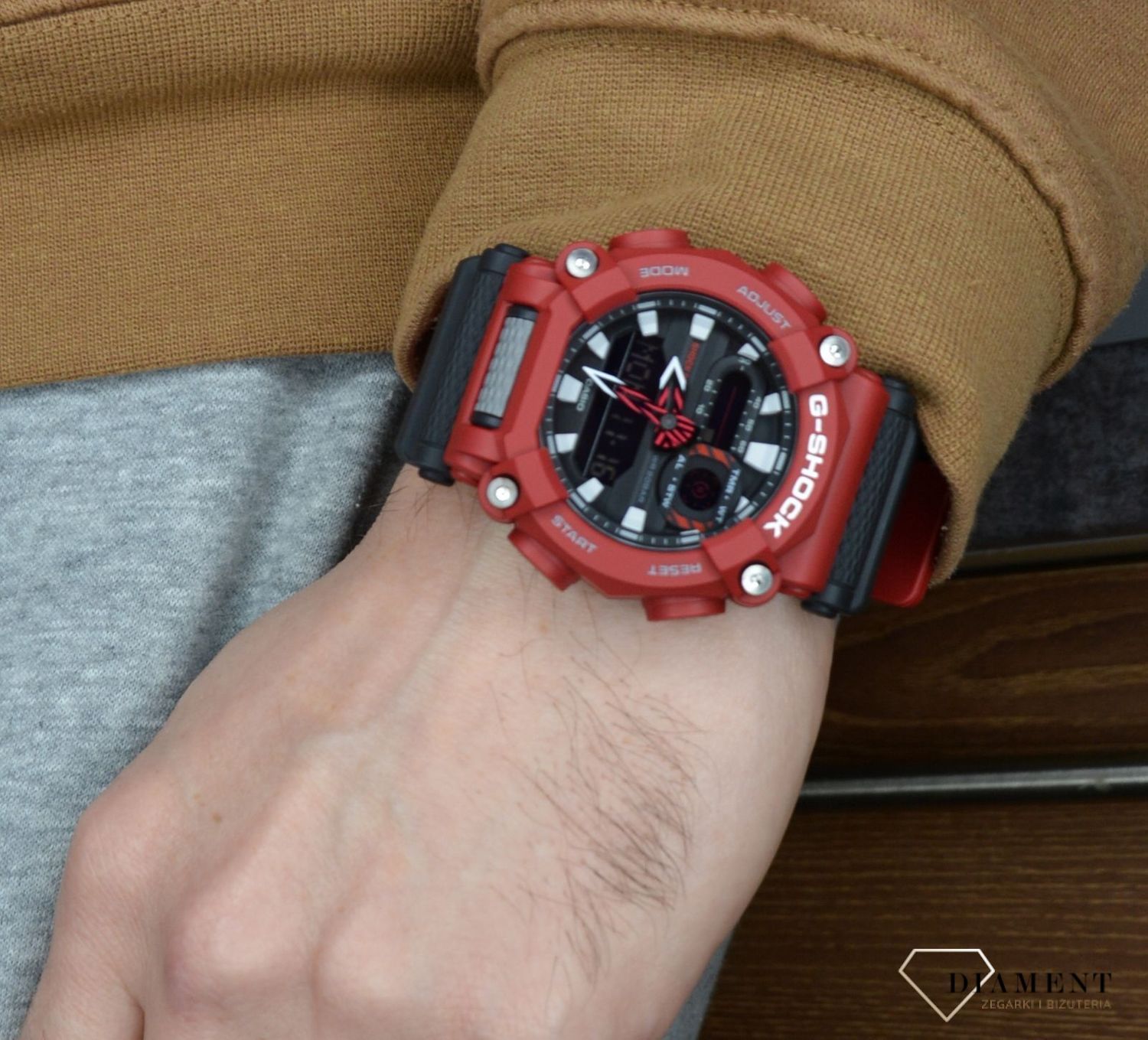 Zegarek męski Casio G-shock GA-900-4AER.jpg