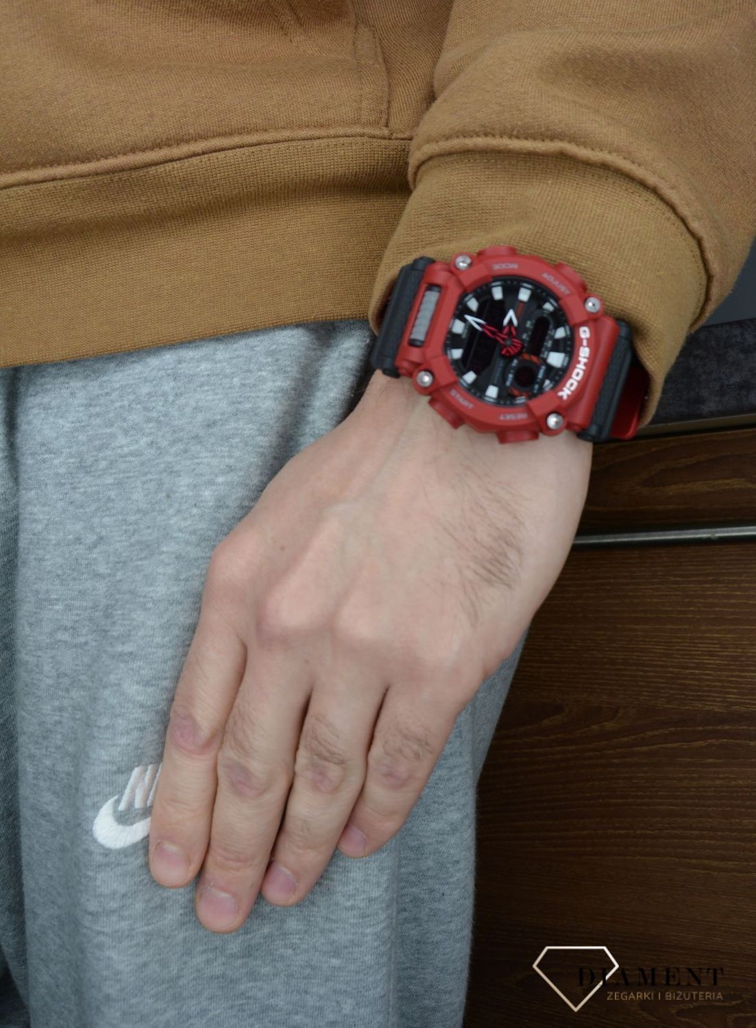 Zegarek męski Casio G-shock GA-900-4AER.jpg