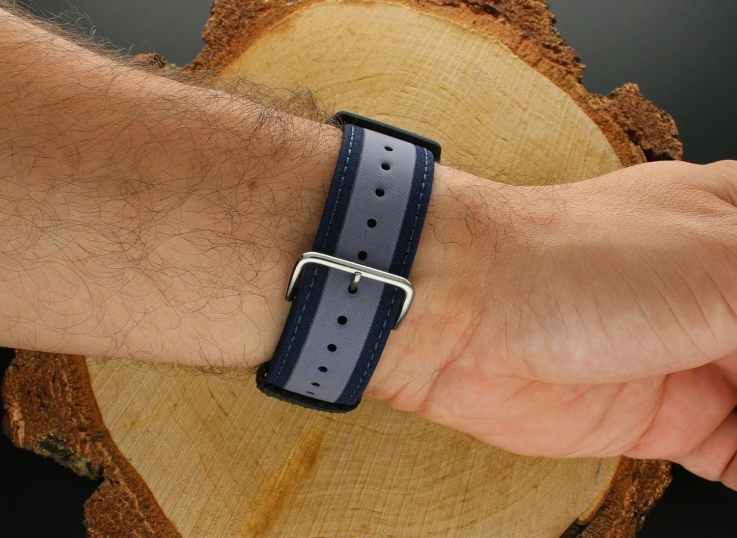 Zegarek męski Casio G-Shock GA-900TS-6AER zegarek sportowy 200M fioletowy.png