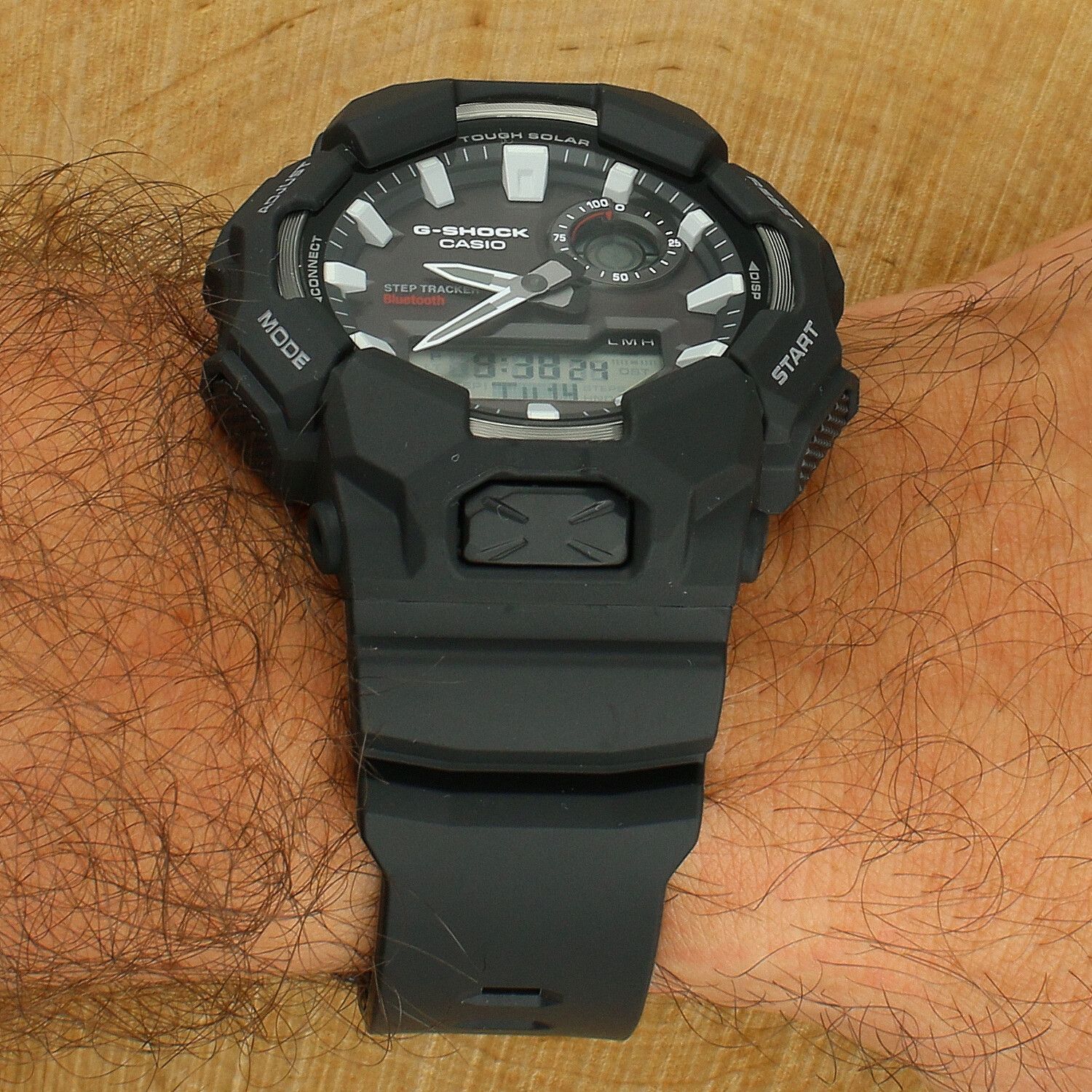 Zegarek męski Casio G-SHOCK GA-B010-1AER Tough Solar Bluetooth (2).jpg