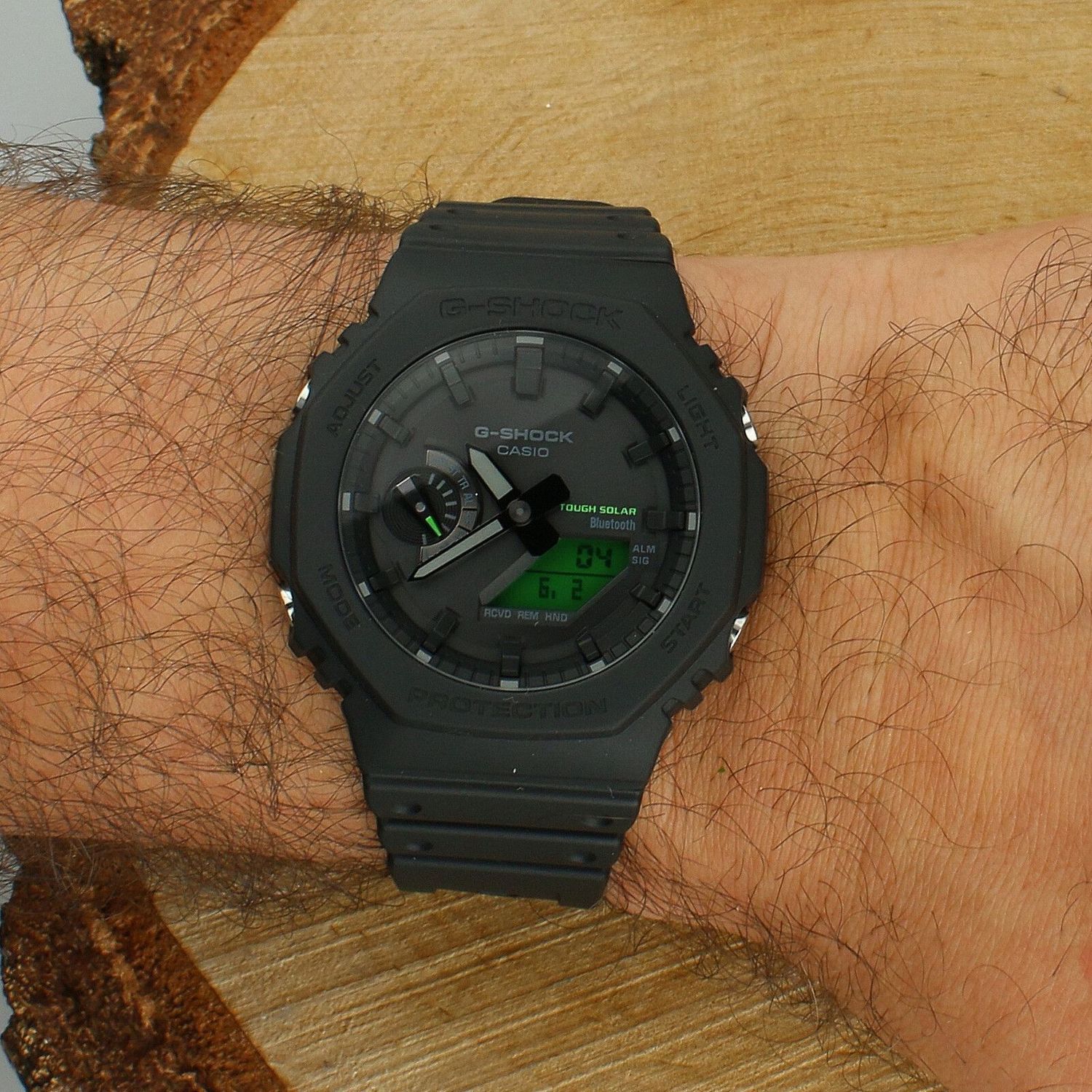 Zegarek męski Casio G-SHOCK GA-B2100BEG-1AER Tough Solar Bluetooth 200M (2).jpg