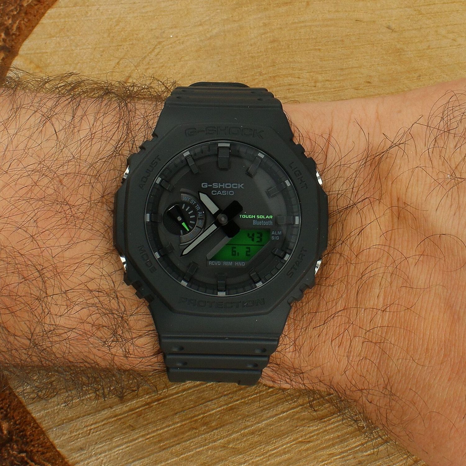 Zegarek męski Casio G-SHOCK GA-B2100BEG-1AER Tough Solar Bluetooth 200M (2).jpg