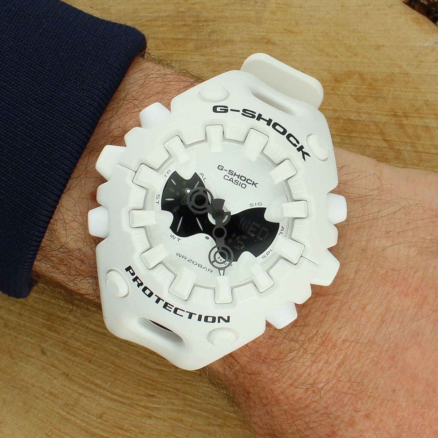 Zegarek G-SHOCK GA-V01-7AER – sportowy zegarek analogowo-cyfrowy, biały (1).jpg