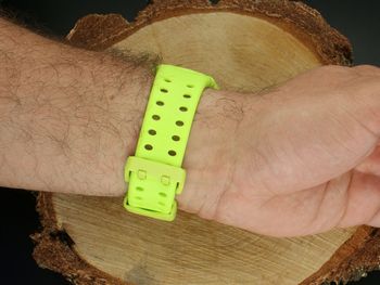 Casio G-Shock GA-V01-9AER w neonowym żółtym kolorze to nowoczesny, analogowo-cyfrowy zegarek z podświetleniem Super Illuminator, wodoszczelnością 200M, mineralnym szkłem i kwarcowym mechanizmem. Styl i wytrzymałość w jednym  (3).jpg
