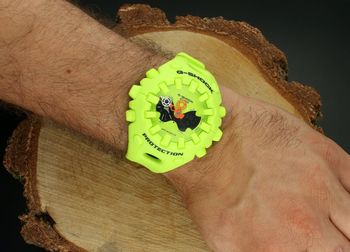 Casio G-Shock GA-V01-9AER w neonowym żółtym kolorze to nowoczesny, analogowo-cyfrowy zegarek z podświetleniem Super Illuminator, wodoszczelnością 200M, mineralnym szkłem i kwarcowym mechanizmem. Styl i wytrzymałość w jednym .jpg