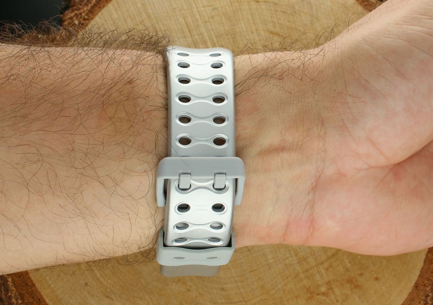 G-SHOCK GA-V01A-8AER – zegarek sportowy z analogowo-cyfrową tarczą, podświetleniem Super Illuminator, 5 alarmami, timerem, stoperem i wodoszczelnością 200M. Stylowy, funkcjonalny i odporny – idealny na 1.jpg