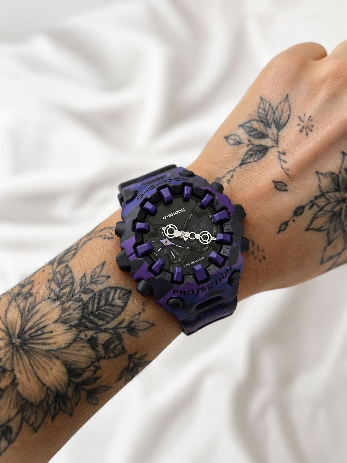 Zegarek Casio G-SHOCK GA-V01CMG-6AER Bold Camo zegarek męski fioletowo-niebieskid.jpg