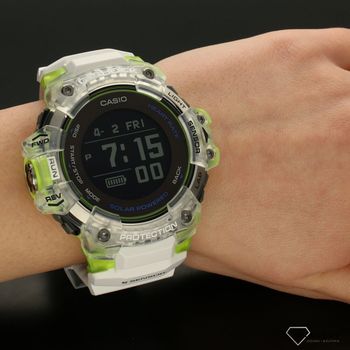 Zegarek męski smartwatch Casio G-SHOCK GBD-H1000-7A9ER. Zegarek Casio męski smartwatch z czytelnym i dużym wyświetlaczem tarczy. Zegarek męski w połączeniu dwóch kolorów białym oraz zielonym. Pasek zegarka jest gumowy. Świetny n (1).jpg