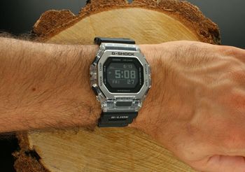Kup sportowy zegarek Casio G-Shock GBX-100S-1AER z Bluetooth, stoperem, alarmami, wskaźnikiem pływów i wodoszczelnością 200M. Idealny dla aktywnych mężczyzn i miłośników sportów wodnych (1).jpg