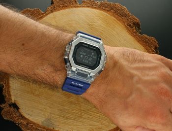 Kup sportowy zegarek Casio G-Shock GBX-100-2AER z Bluetooth, stoperem, alarmami, wskaźnikiem pływów i wodoszczelnością 200M. Idealny dla aktywnych mężczyzn i miłośników sportów wodnych (2).jpg