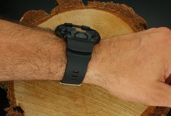 Sportowy zegarek męski Casio G-Shock GD-010BBR-1ER z wstrząsoodporną kopertą, cyfrowym wyświetlaczem, podświetleniem LED i wodoszczelnością 200M. Wyposażony w stoper, timer i alarm – idealny dla aktywnych (3).jpg