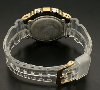 Zegarek męski G-Shock GM-5600SG-9ER. Koperta zegarka Casio G-shock GM-5600SG-9ER w kolorze złotym. Zegarek idealny na prezent. Zloty zegarek dla faceta (1).jpg