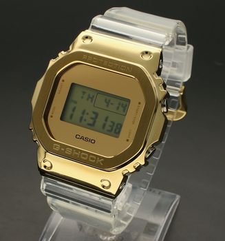 Zegarek męski G-Shock GM-5600SG-9ER. Koperta zegarka Casio G-shock GM-5600SG-9ER w kolorze złotym. Zegarek idealny na prezent. Zloty zegarek dla faceta (4).jpg