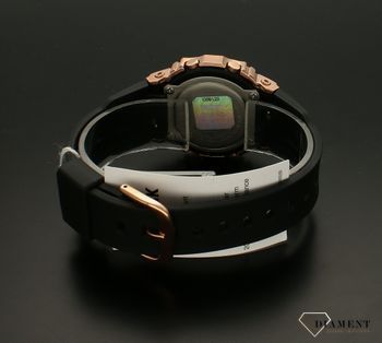 Zegarek damski sportowy Casio G-shock GM-S5600PG-1ER. Wstrząsoodporny zegarek Casio G-Shock GM-S5600PG-1ER to wyjątkowy model zegarka dla wytrwałych. Posiada on kopertę wykonaną z wysokiej jakości stali nierdzewnej. Zegarek  (5).jpg