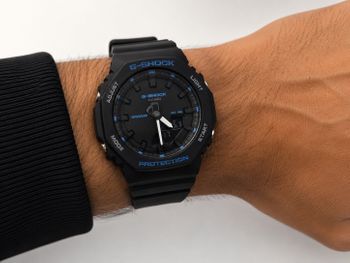 Zegarek młodzieżowy G-SHOCK Casio GMA-P2100BA-1AER czarny z niebieskimi akcentami 200M blue.jpg