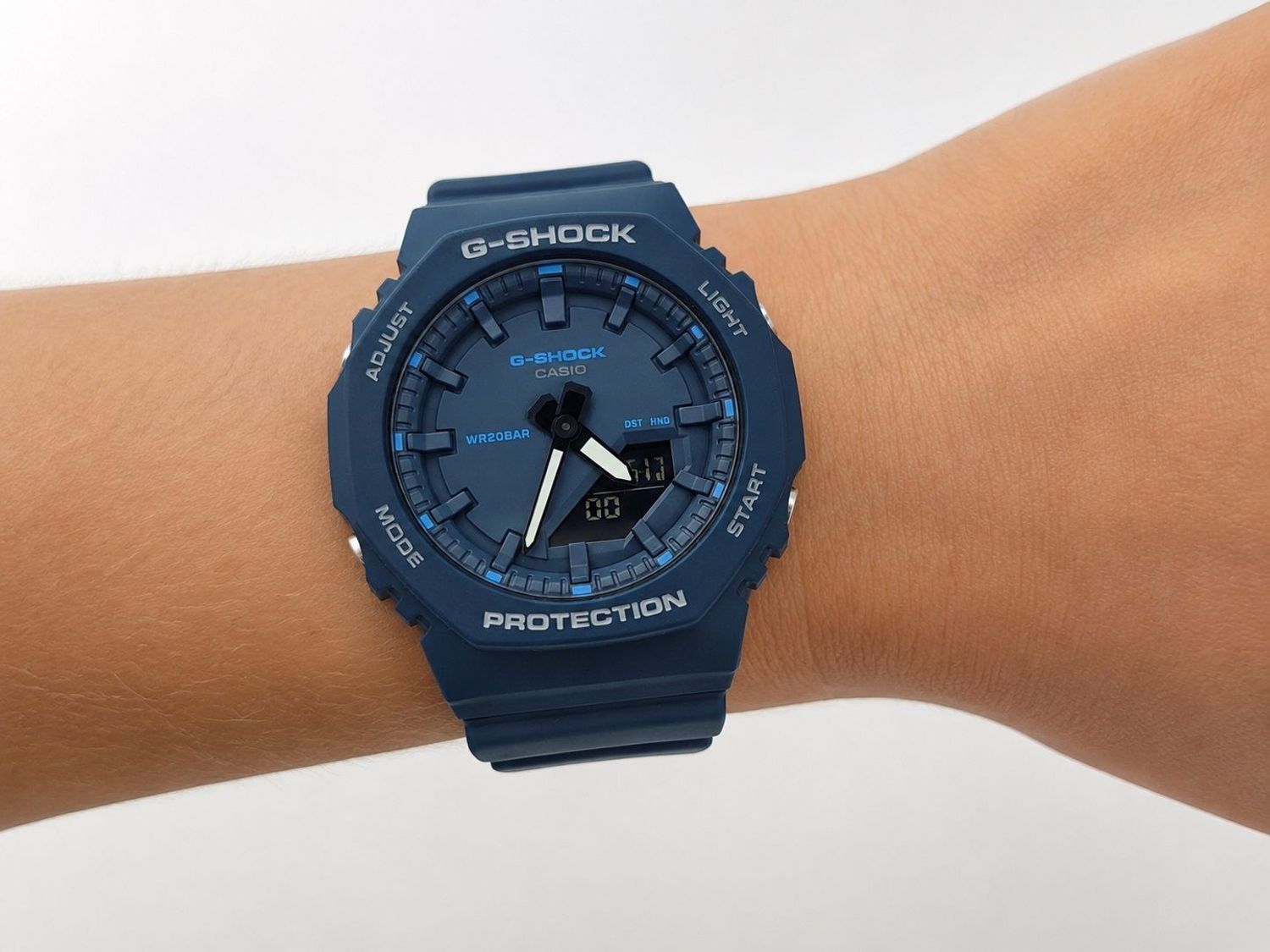 Zegarek młodzieżowy G-SHOCK Casio GMA-P2100BA-2AER niebieski analogowo-cyfrowy 200M (1).jpg