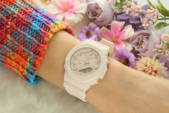 Odkryj damski zegarek Casio G-Shock GMA-P2100M-4AER – stylowy, wstrząsoodporny i wodoszczelny do 200 m. Kwarcowy mechanizm, szkło mineralne, podświetlenie LED, 5 alarmów, stoper, timer i czas światowy. Idealny do aktywne.jpg