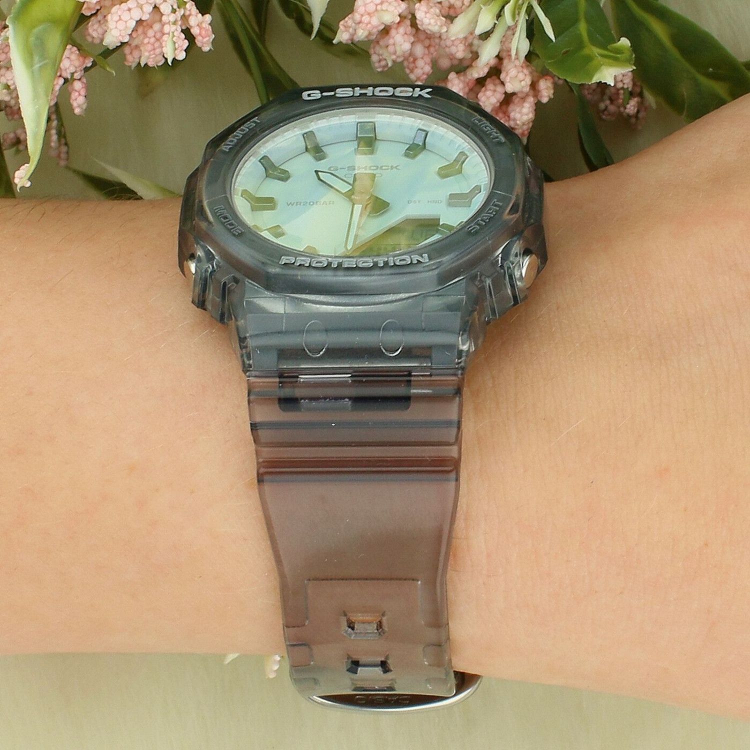 Zegarek Casio G-SHOCK GMA-P2100SR-1AER transparentny 200M.png