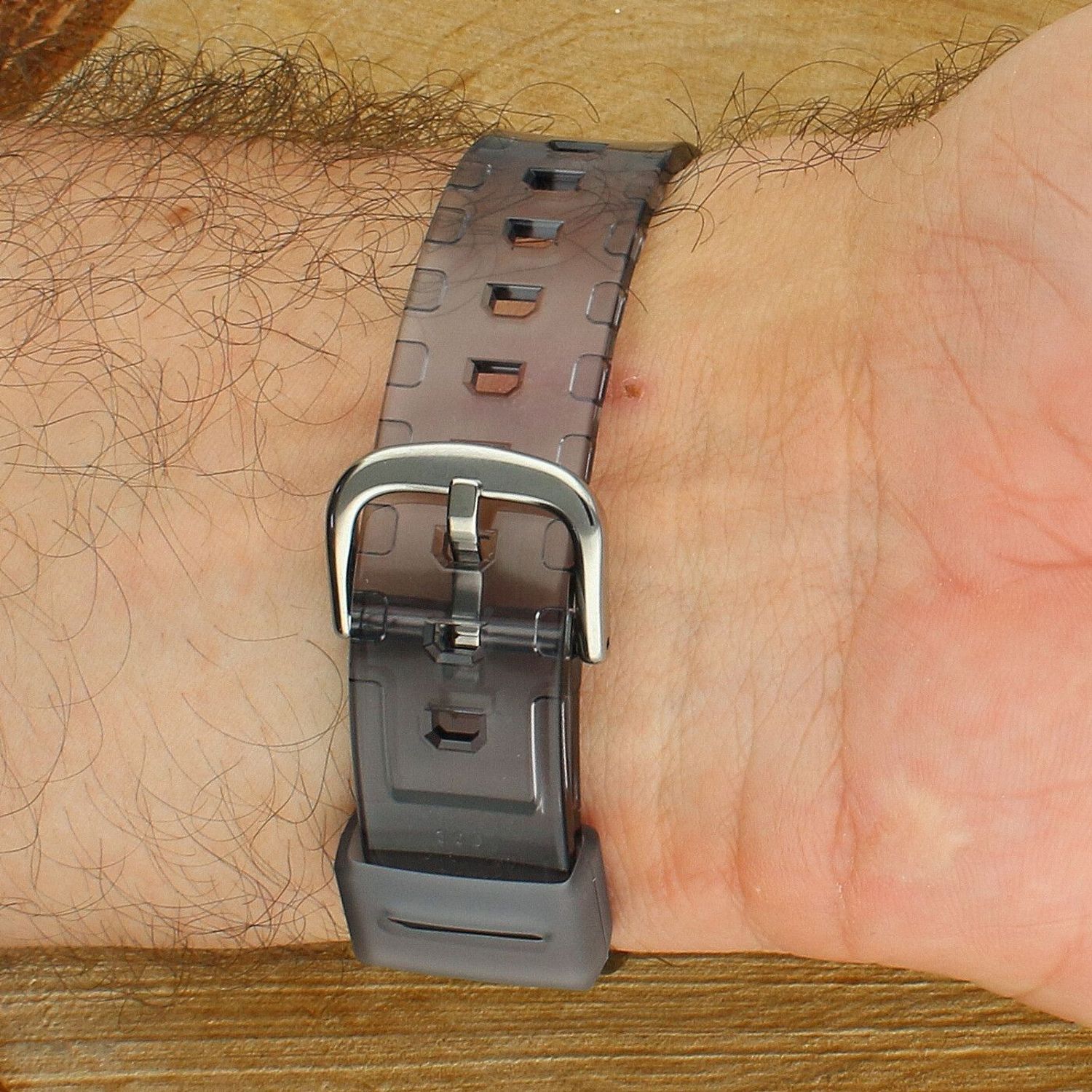 Zegarek Casio G-SHOCK GMA-P2100SR-1AER transparentny 200M.png