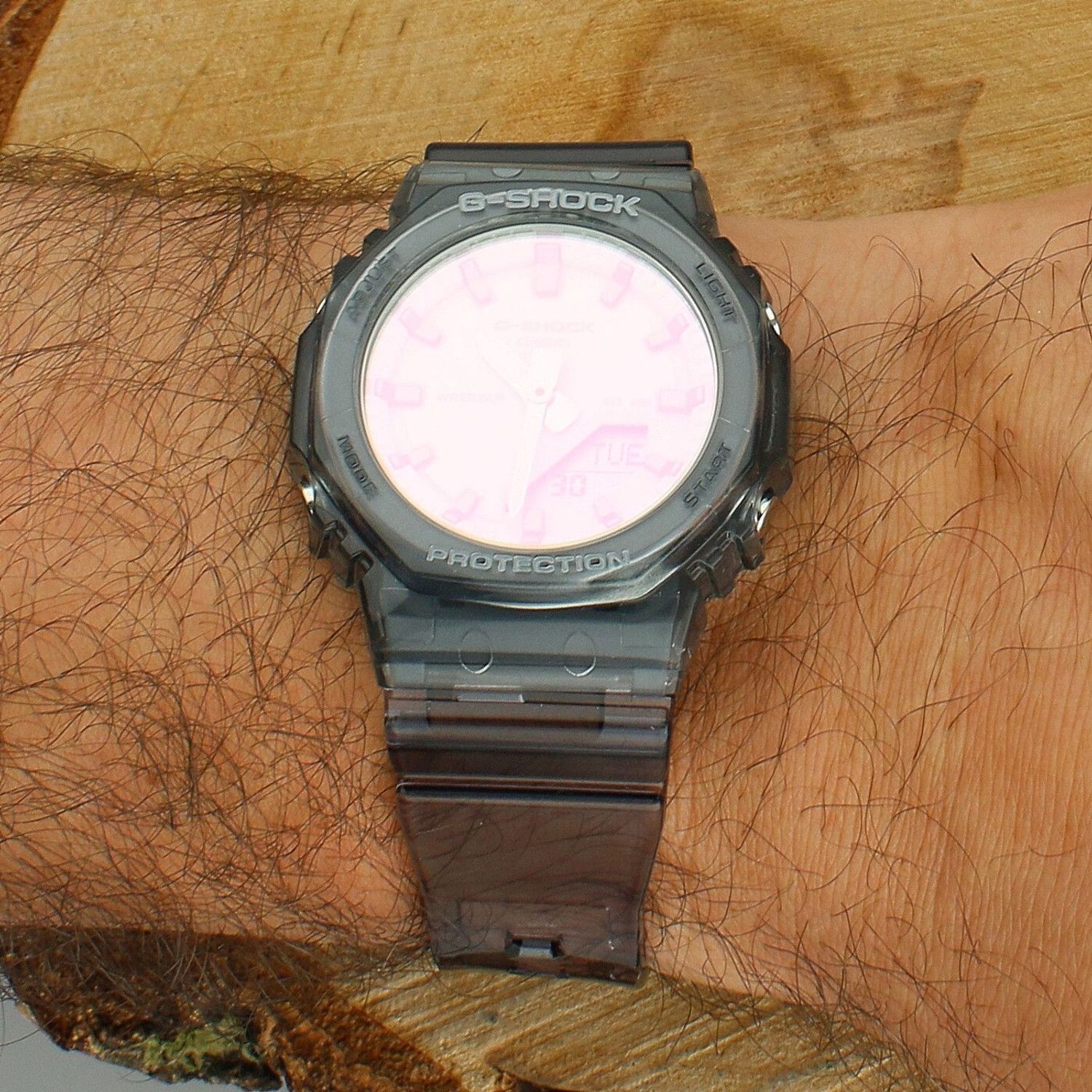 Zegarek Casio G-SHOCK GMA-P2100SR-1AER transparentny 200M.png