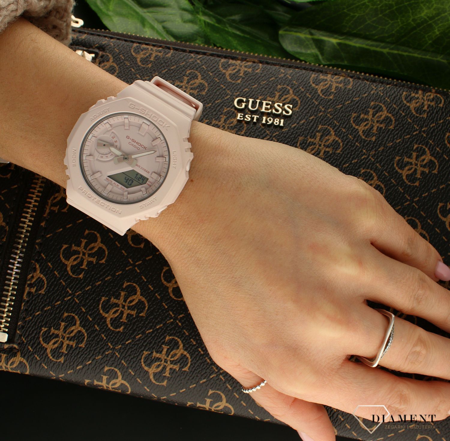 Zegarek damski Casio G-Shock GMA-S2100BA-4AER pudrowy róż. Zegarek damski Casio. Zegarek damski G-shock. Zegarek idealny na prezent dla kobiety. Zegarek wodoszczelny i wstrząsoodporny. Zegarek sportowy dla kobiety. Zegarek na lato.webp