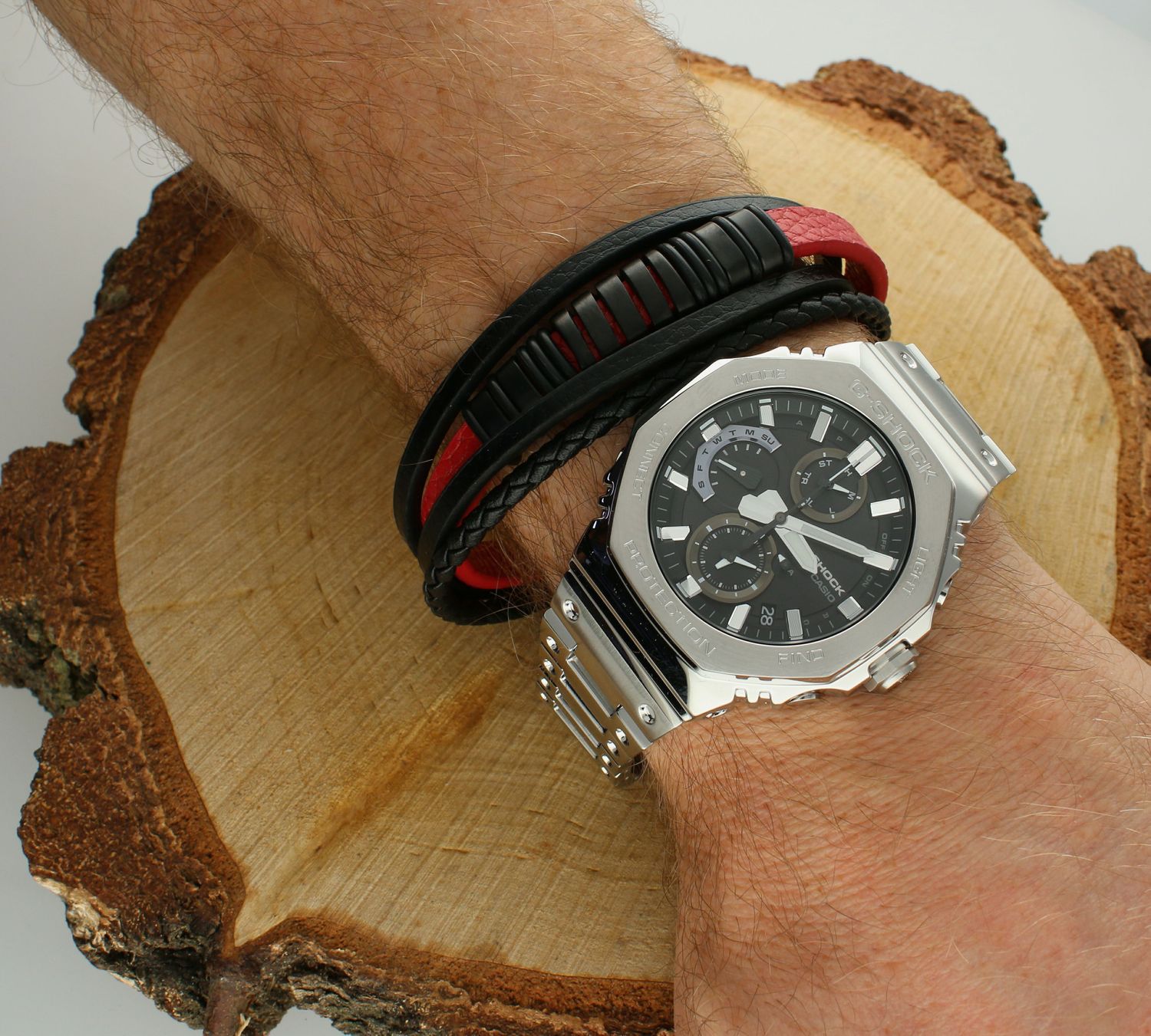 Zegarek G-SHOCK Casio Full Metal męski GMC-B2100D-1AER G-Shock ewoluuje! Kultowa kostka otrzymuje nowego, godnego członka rodziny pod postacią modelu G-Shock GMC-B2100D-1AER.webp
