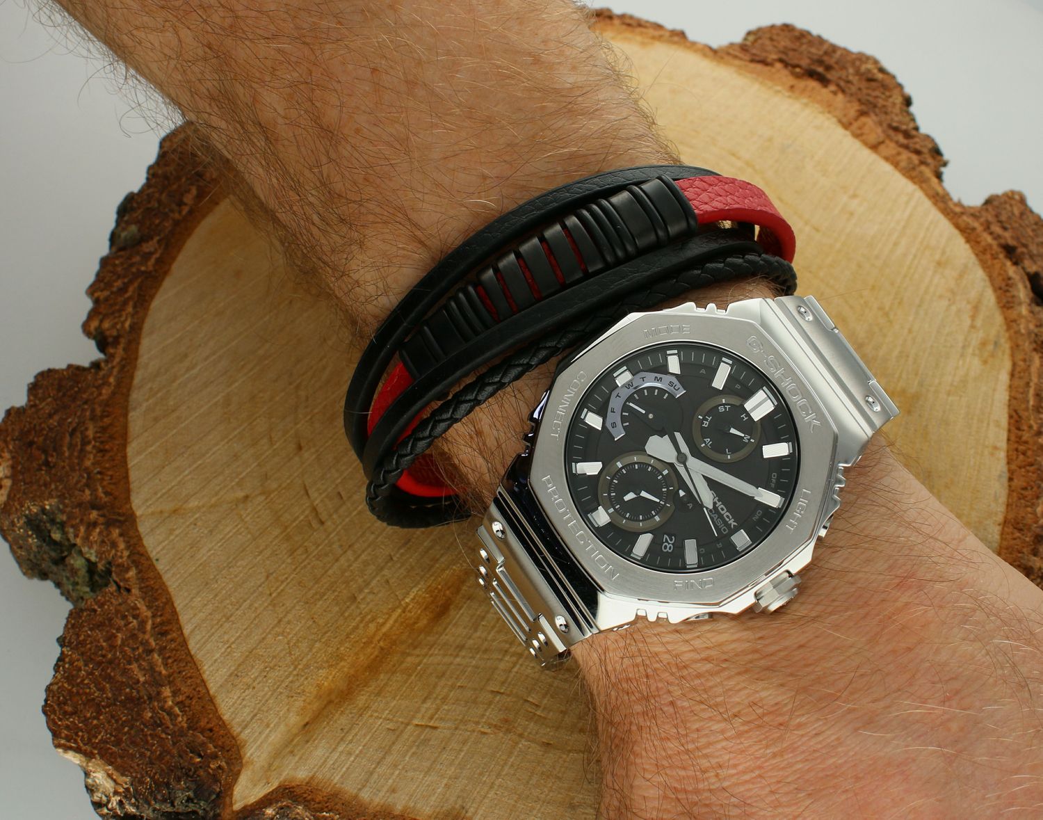 Zegarek G-SHOCK Casio Full Metal męski GMC-B2100D-1AER G-Shock ewoluuje! Kultowa kostka otrzymuje nowego, godnego członka rodziny pod postacią modelu G-Shock GMC-B2100D-1AER.webp