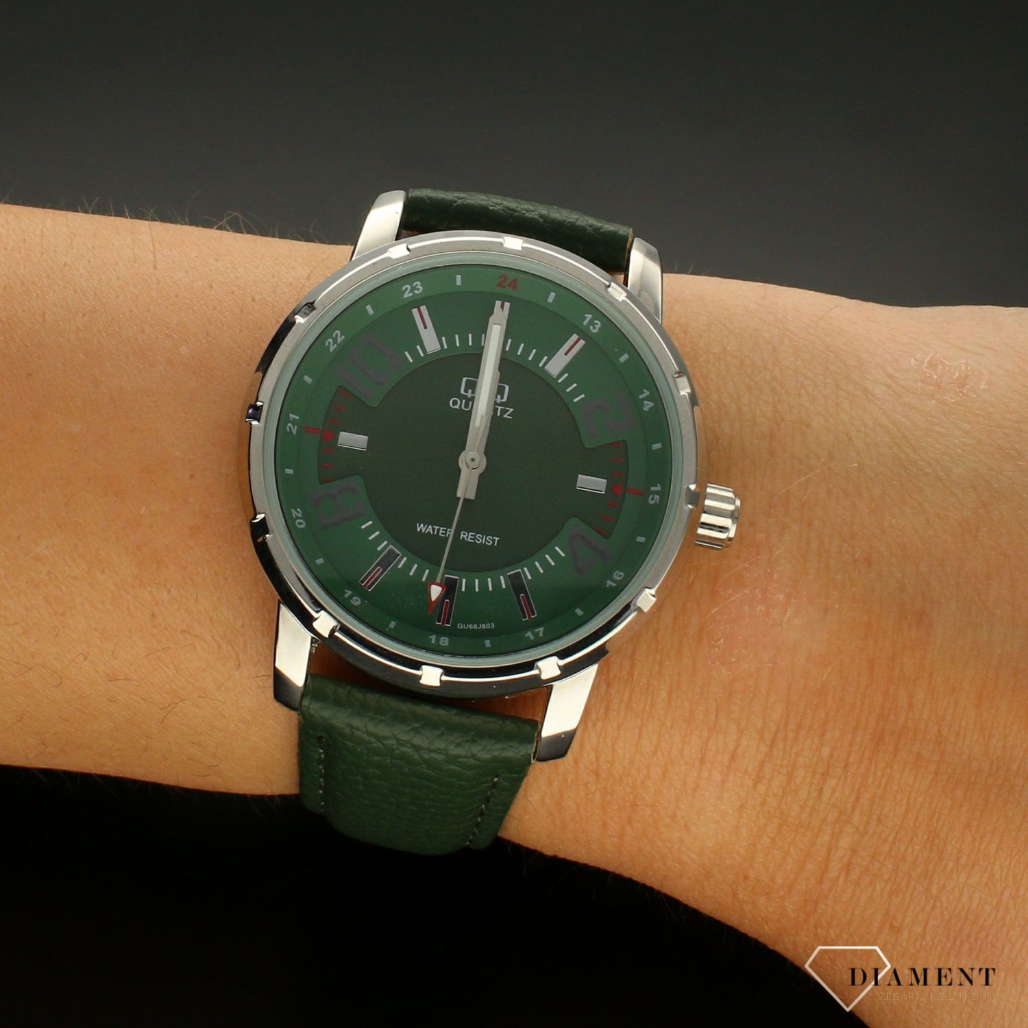 Zegarek QQ męski na zielonym pasku GU68-803.  Zegarki męskie na pasku✓ Wymarzony prezent ✓Prezent dla taty z grawerem✓ Prezent z grawerem✓ Autoryzowany sklep. ✓Grawer 0zł ✓Gratis Kurier 24h ✓Zwrot 30 dni2.jpg