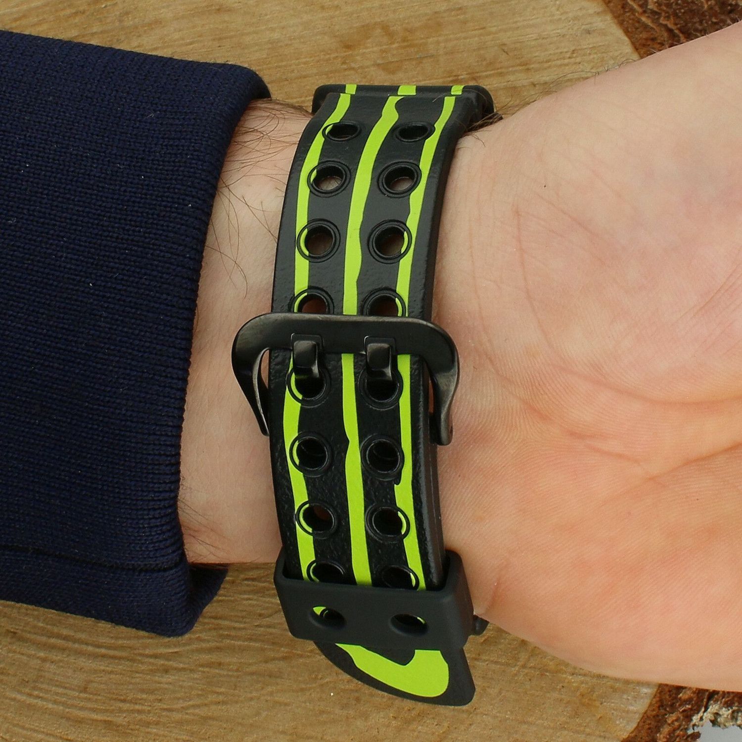 Zegarek G-SHOCK Casio Frogman GW-8200TPF-1ER Three-striped Poison Frog Limited Edition (2).jpg