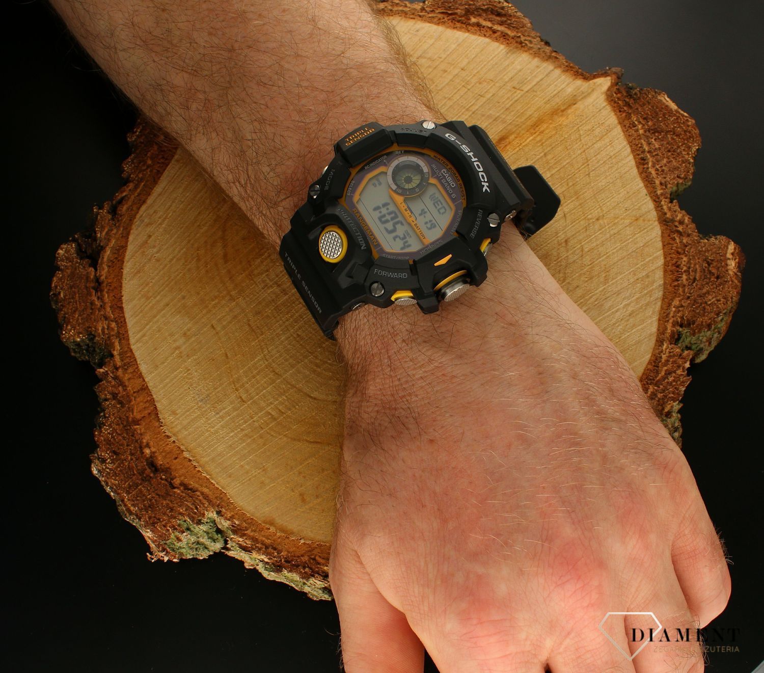 Zegarek męski CASIO G-Shock GW-9400Y-1ER Rangeman. Ten G-SHOCK GW-9400Y-1ER przypadnie do gustu osobom, które chcą mieć pewność, że sprzęt wytrzyma naprawdę wiele. Wzmocnienia chroniące przed uszkodzeniami przy wstrząsach i uderzeniach oraz jaz.jpg