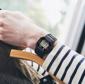 Zegarek męski Casio G-SHOCK GW-M5610-1ER z solarnym zasilaniem (3).png