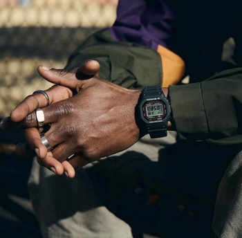 Zegarek męski Casio G-SHOCK GW-M5610-1ER z solarnym zasilaniem (4).png