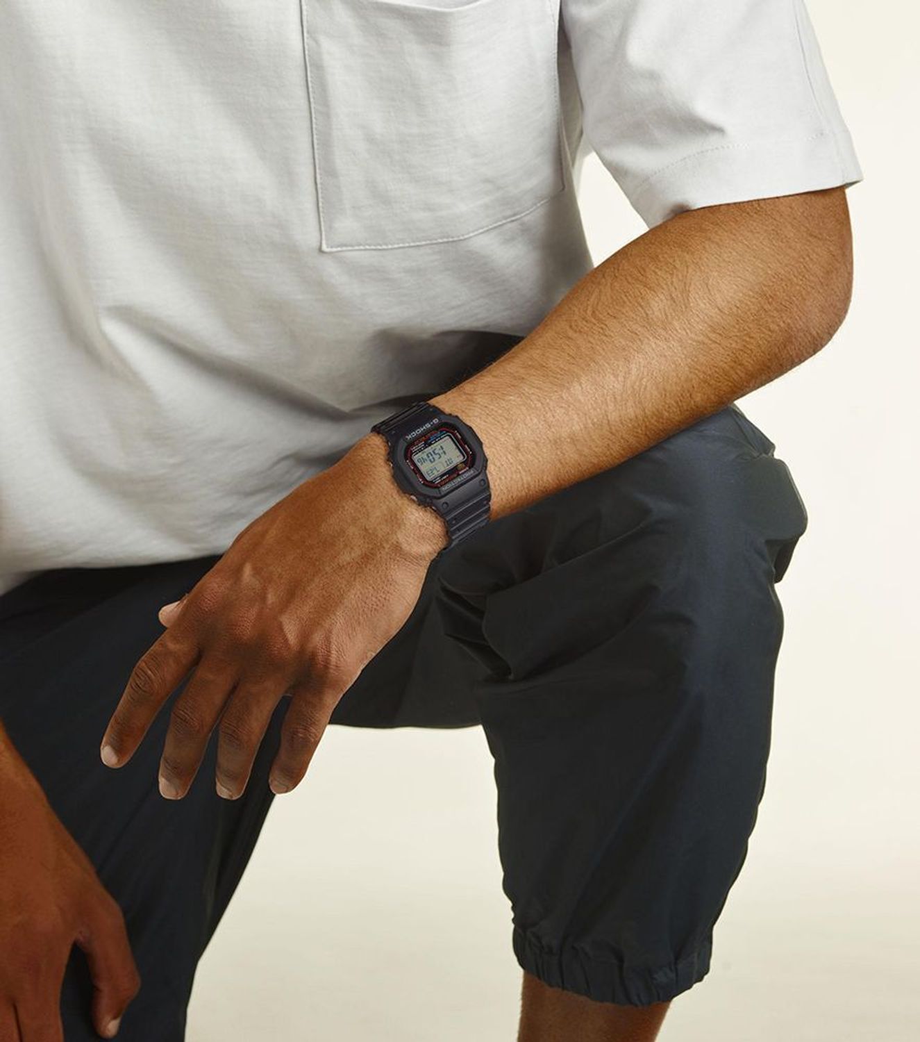 Zegarek Casio G-Shock GW-M5610U-1ER ⌚ Casio G-Shock Classic GW-M5610U-1BER  - klasyczna czarna kostka z synchronizacją czasu. Zegarek sportowy, waveceptor, system wstrząsoodporny ✓Autoryzowany sklep ✓Grawer 0 zł.jpg