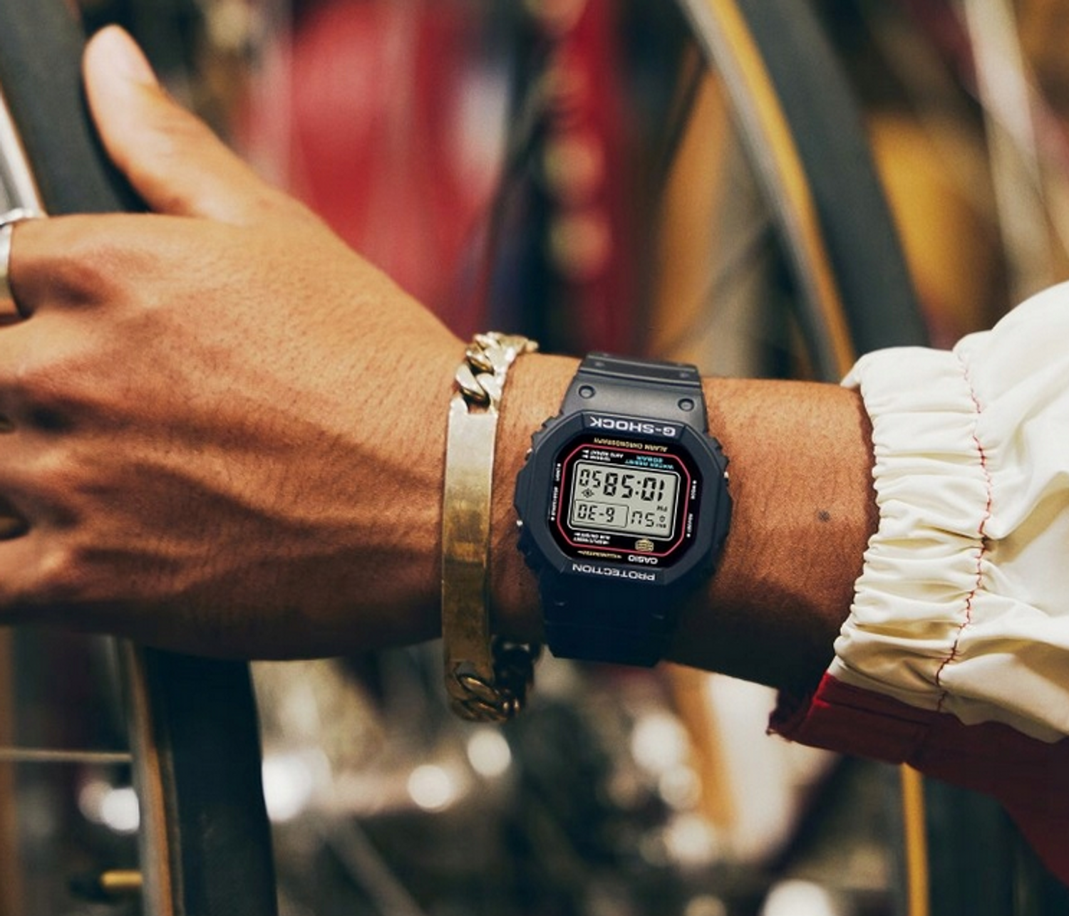 Zegarek Casio G-Shock GW-M5610U-1ER ⌚ Casio G-Shock Classic GW-M5610U-1BER  - klasyczna czarna kostka z synchronizacją czasu. Zegarek sportowy, waveceptor, system wstrząsoodporny ✓Autoryzowany sklep ✓Grawer 0 zł.jpg