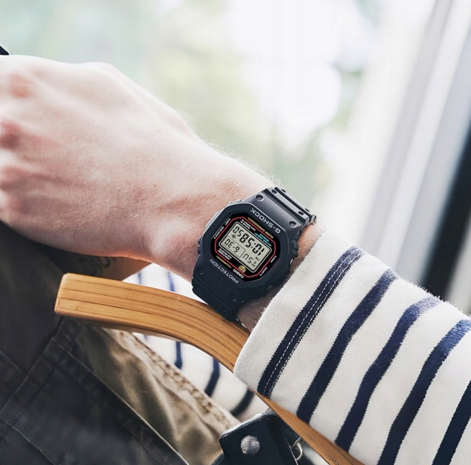 Zegarek Casio G-Shock GW-M5610U-1ER ⌚ Casio G-Shock Classic GW-M5610U-1BER  - klasyczna czarna kostka z synchronizacją czasu. Zegarek sportowy, waveceptor, system wstrząsoodporny ✓Autoryzowany sklep ✓Grawer 0 zł.jpg