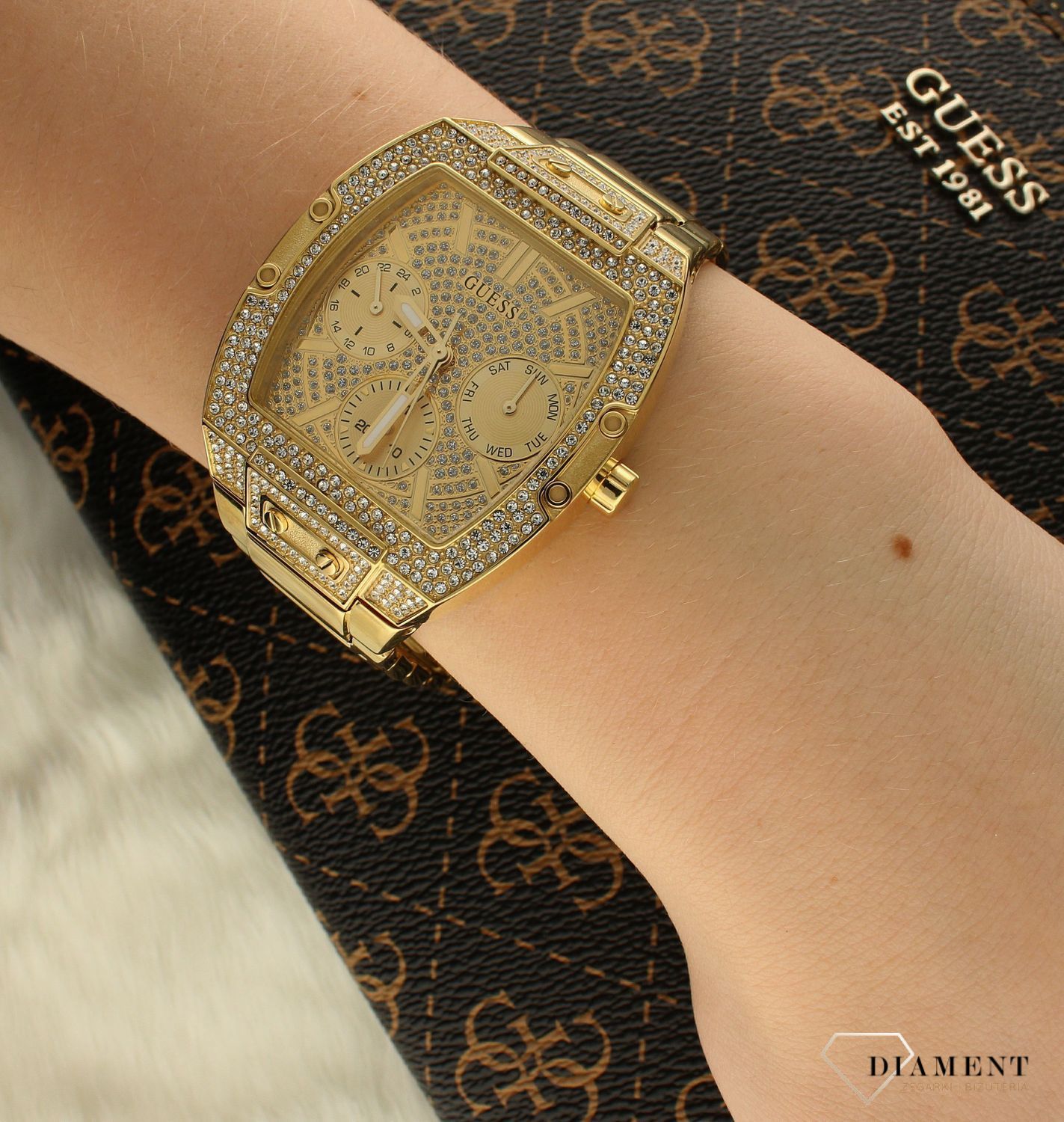 GUESS-GW0104L2.jpg