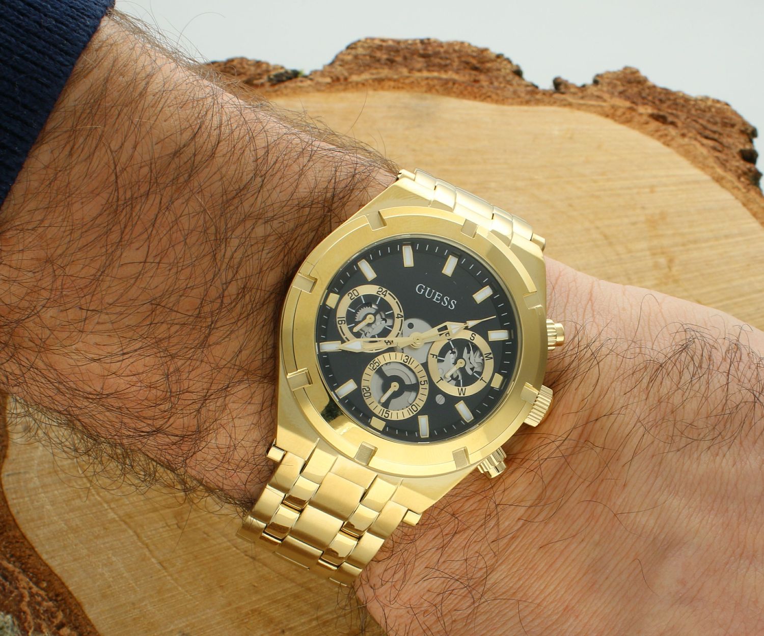 Zegarek GUESS GW0260G2 w złotej kolorystyce to propozycja dla wszystkich tych, którzy nie chcą pozostać niezauważeni. Dokładność pracy zegarka zapewnia kwarcowy mechanizm, który czerpie energię z baterii..jpg