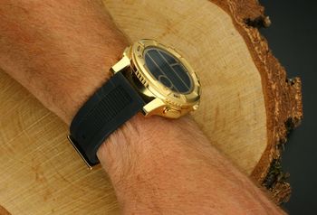 Zegarek męski  Guess Multifunction GW0272G2 bok zegarka.jpg