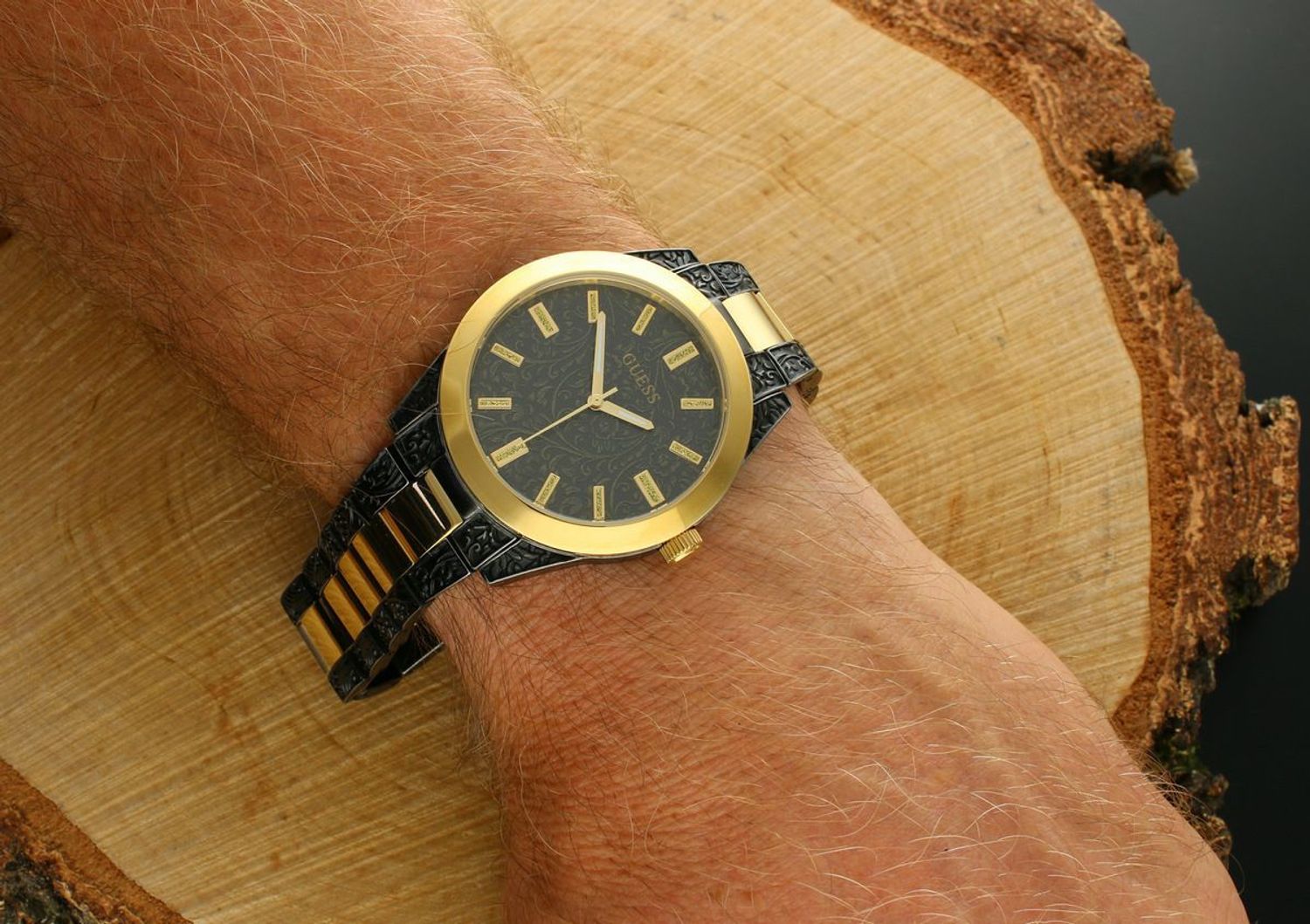 Zegarek GUESS Gilded 'Czarny orkknament' GW0303L1 (3).jpg